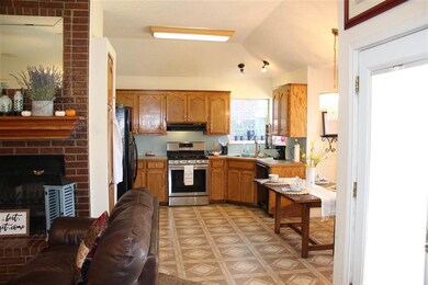 200 Redwater Rd, Wake Village, TX 75501 - photo 5