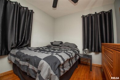1437 W 38th St, Davenport, IA 52806 - photo 4