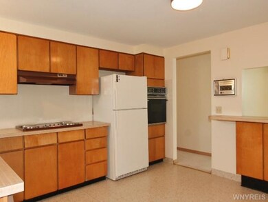 Kitchen Large eat-in kitchen