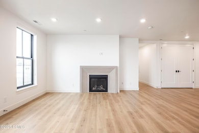 006_2250eholladay-305.03_943