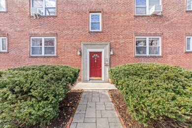 9 Alton Ct unit 4, Brookline, MA 02446 - photo 3
