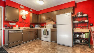 3211 Lawdor Rd, Lansing, MI 48911 - photo 3