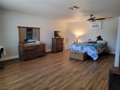 Primary Bedroom large n size