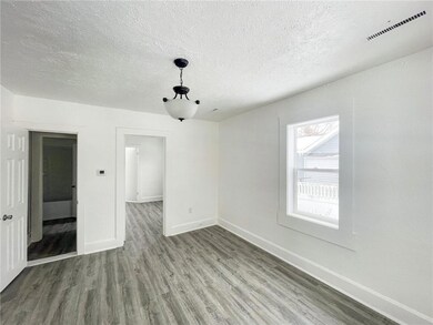 1305 E 26th St, Des Moines, IA 50317 - photo 3