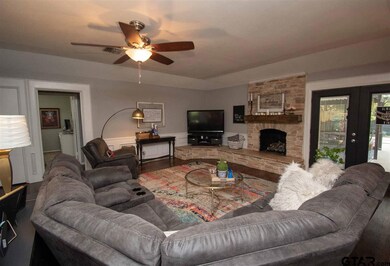 325 325 Glen Cove Cir, Tyler, TX 75701 - photo 2