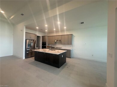 Gorgeous, kitchen layout