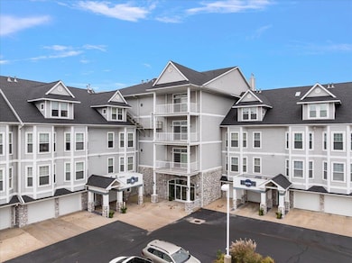 Harborfront Plaza unit 23, Ludington, MI 49431 - photo 2