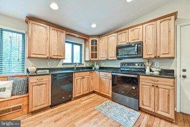 12539 Arnsley Ct, Herndon, VA 20171 - photo 6