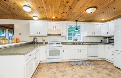 1 Laura Ln, Newton, NH 03858 - photo 2