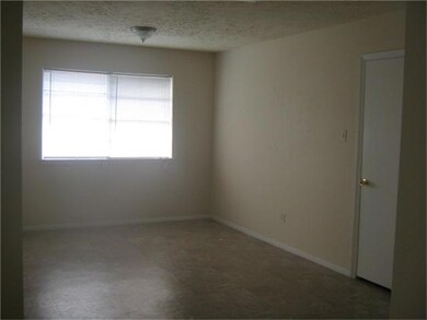 8518 Carriage Creek Dr, Houston, TX 77064 - photo 7