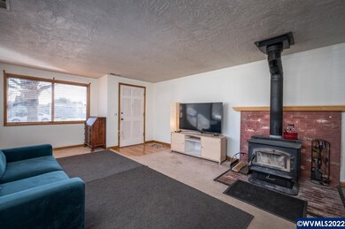 110 S Jellison St, Amity, OR 97101 - photo 2