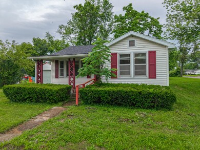 710 W Long St-17