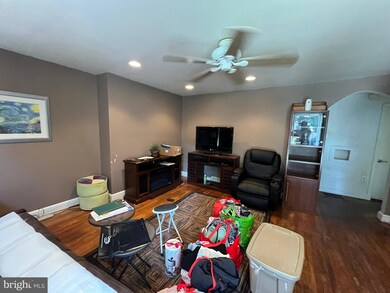 234 Fernwood Ave, Folsom, PA 19033 - photo 3