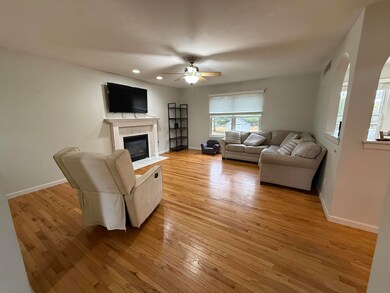 191 Kathy Cir unit 10, Linden, MI 48451 - photo 2