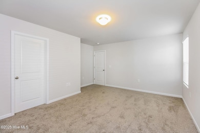 006-photo-main-bedroom-12594047
