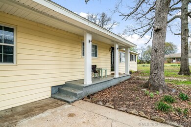 667 W Blocker St, Colcord, OK 74338 - photo 5