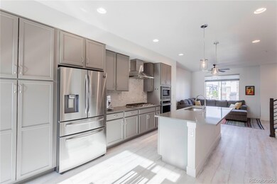 2533 N Newark Ct, Aurora, CO 80010 - photo 4