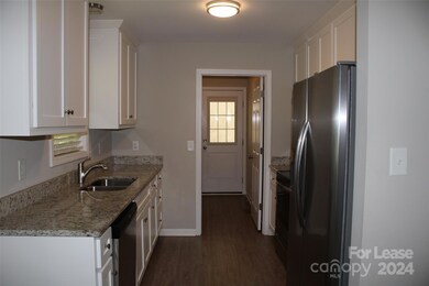 565 Hoyle St, Lincolnton, NC 28092 - photo 4