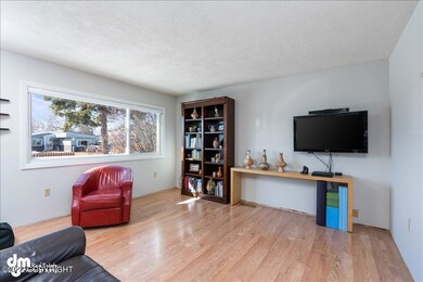 04-Living Room_MAX3639
