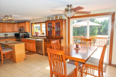 Eat-in kitchen with dining area