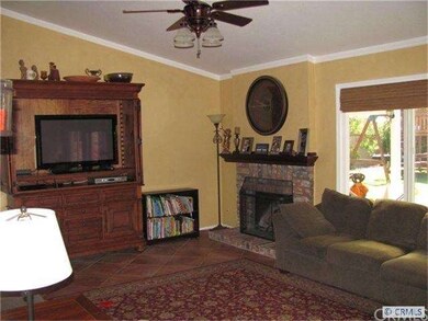 SPACIOUS FAMILY ROOM