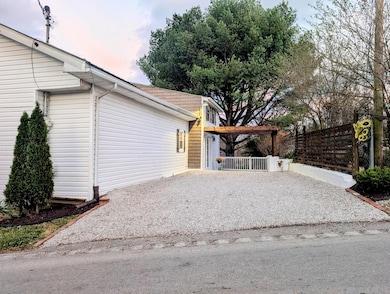 142 Kentucky 6, Woodbine, KY 40771 - photo 2