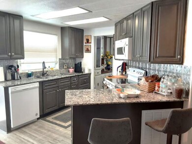 188 Guava Cir unit 194, Bradenton, FL 34207 - photo 6