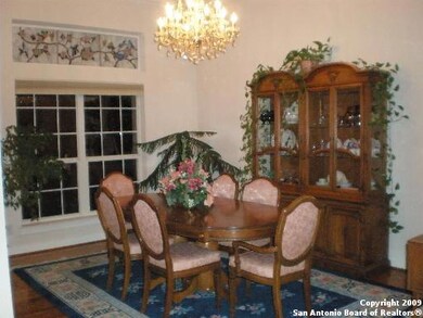 8745 Phoenix Ave, Universal City, TX 78148 - photo 3