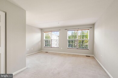 15571 John Diskin Cir, Woodbridge, VA 22191 - photo 7