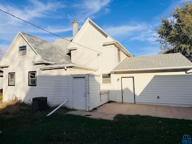 305 N Main St, Lennox, SD 57039 - photo 4