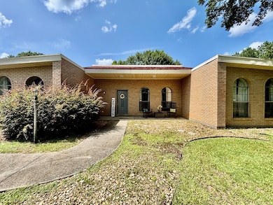 104 Robert Rd, Tylertown, MS 39667 - photo 2