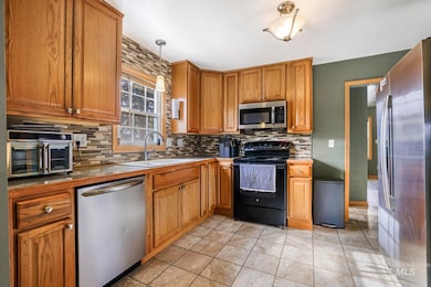 306 California St, Gooding, ID 83330 - photo 2