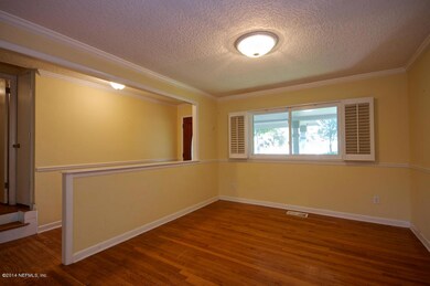 dining room to front entrance