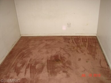 919 S Hooker Ave, Three Rivers, MI 49093 - photo 4