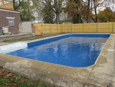 2233 Corona Rd, Waukegan, IL 60087 - photo 3