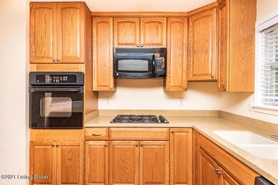 8800 Lantana Dr, Louisville, KY 40229 - photo 3