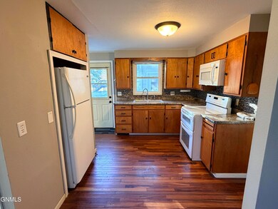 521 Berthold St, Berthold, ND 58718 - photo 4