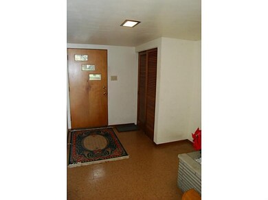 Entry/Foyer.