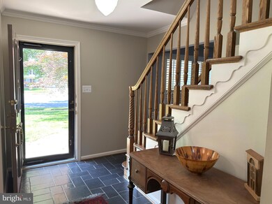 9604 Judge Ct, Vienna, VA 22181 - photo 2