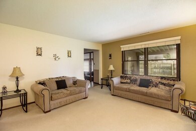 209 W Charter Dr, Muncie, IN 47303 - photo 2