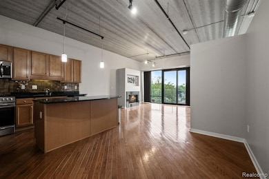 SkyLofts Marketsquare unit 610, Royal Oak, MI 48067 - photo 3