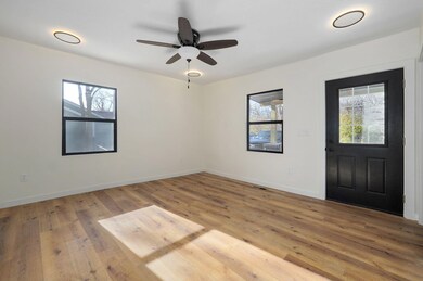 1542 N Hillcrest Ave-6