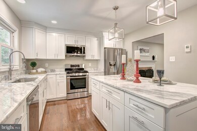 8105 W Point Dr, Springfield, VA 22153 - photo 5