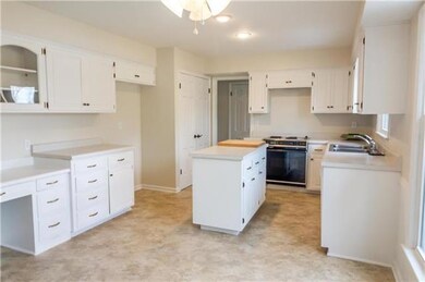 7775 Rosehill Rd, Shawnee, KS 66216 - photo 7