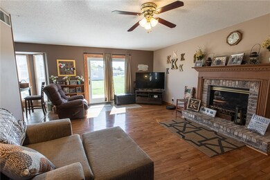 9984 N Country Dr, Effingham, IL 62401 - photo 3