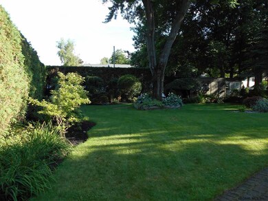 31 Bayberry Rd, Schenectady, NY 12306 - photo 5