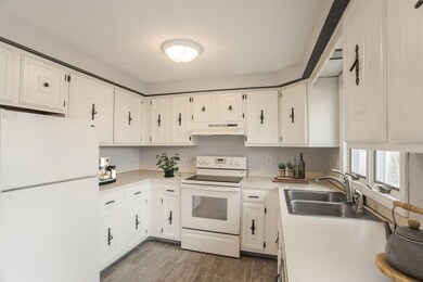 1372 Post Rd 1C, Wells