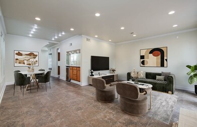 Virtually staged Inviting living area with a break