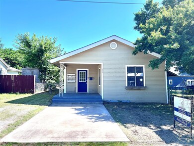 111 W 1st St, Weatherford, TX 76086 - photo 2