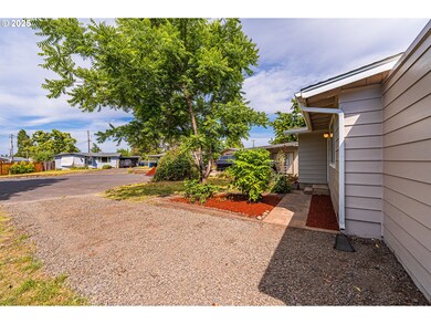 823 20th St, Springfield, OR 97477 - photo 2